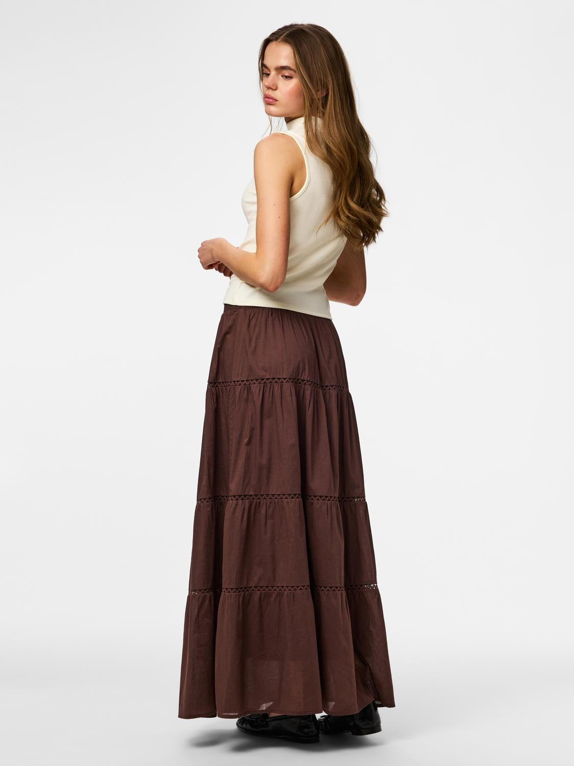 model_shot-back
